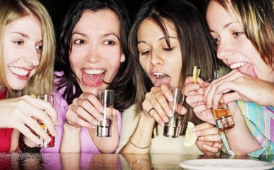 Drunkoressia è allarme: oltre 300.000 giovani a rischio anoressia