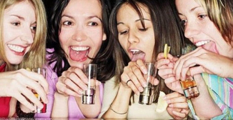 Drunkoressia è allarme: oltre 300.000 giovani a rischio anoressia