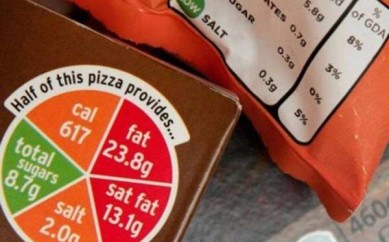 Bollino rosso sugli alimenti in UK, ma nessuno pensa a fare educazione alimentare