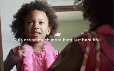La nuova campagna di Dove che mira ad arricchire l’autostima delle più piccole