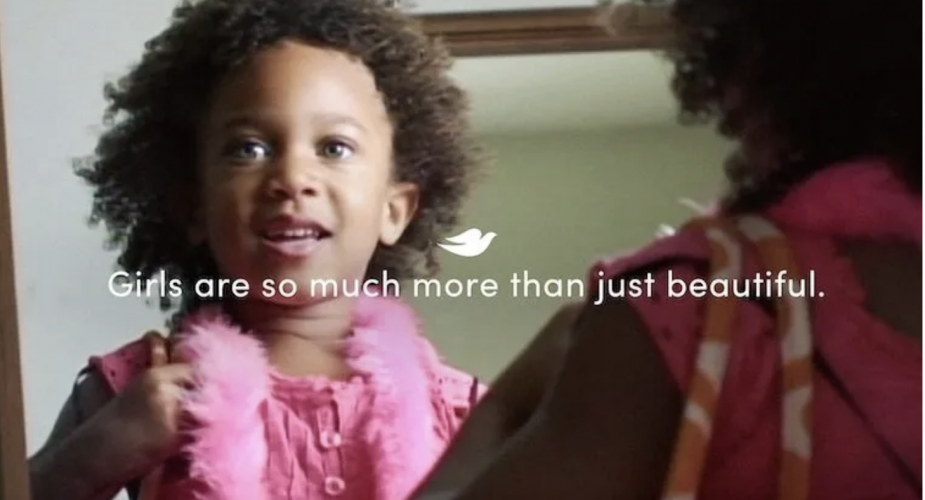 La nuova campagna di Dove che mira ad arricchire l’autostima delle più piccole