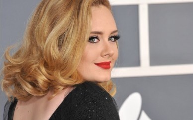 Adele e Burberry il nuovo duo del curvy fashion system?