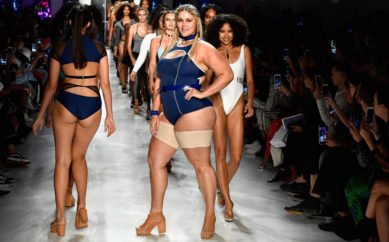 New York Fashion Week: presentate le “Bandelettes”, le nuove calze anti-sfregamento