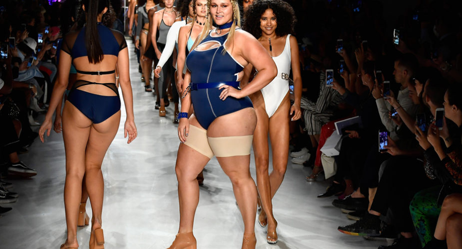 New York Fashion Week: presentate le “Bandelettes”, le nuove calze anti-sfregamento