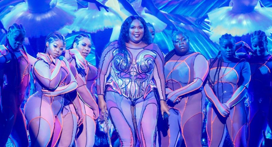 Lizzo e le ballerine oversize ai Grammy 2020: il trionfo della body inclusive